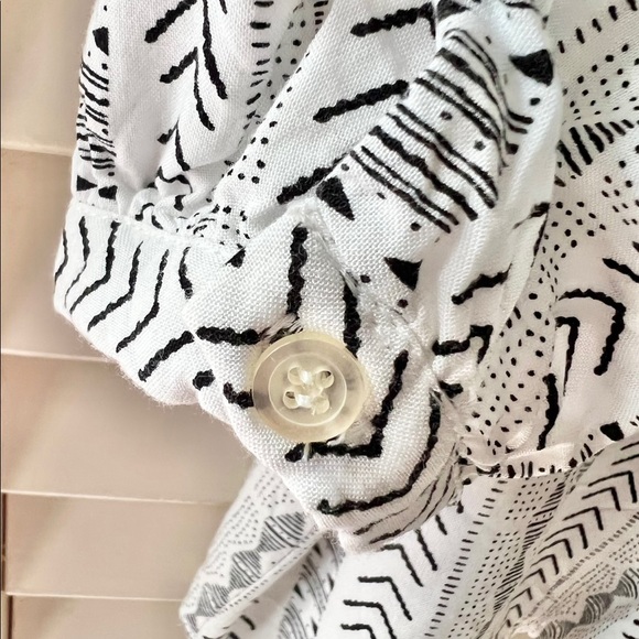 Chelsea & Theodore Medium Rayon Tribal Boho Print Cottagecore Blouse - Picture 12 of 12